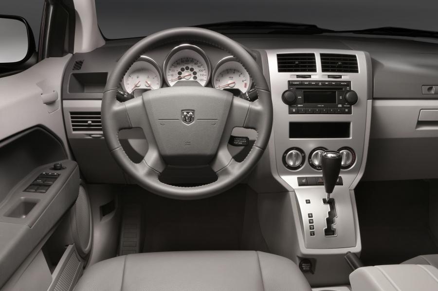  Dodge Caliber 2007 года  (фото 36 из 143)
